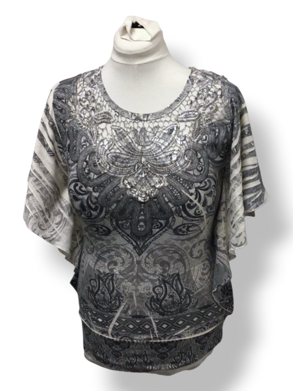 Just Kate Women’s Batwing Sleeve Lace Neck Top, Gray, size M